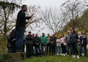 ČD Sežana Kozjanski park.jpg5